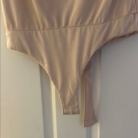 ASTR Cowl neck Champagne Bodysuit - Picture 3 of 6